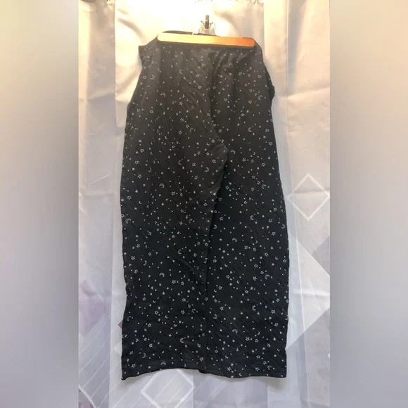 Croft & Barrow Women’s black ‘starry night’ sleep pants, 1X - Picture 3 of 4